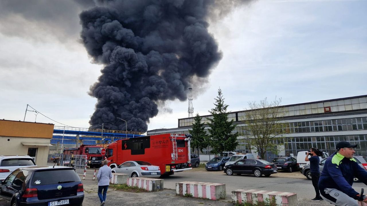 Potężny pożar na Górnym Śląsku. Płoną pojemniki z chemikaliami