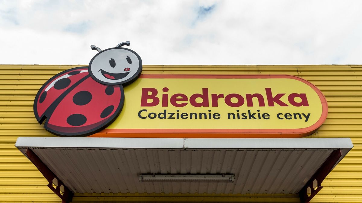 Właściciel sieci sklepów Biedronka - firma Jeronimo Martins Polska - zatrudnia najwięcej osób w kraju