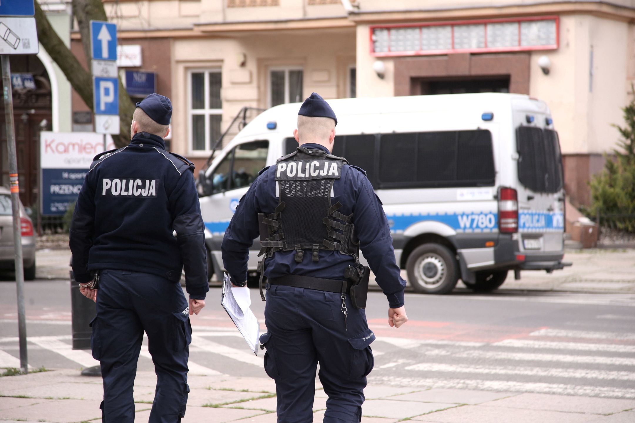 Sejny. 7-latka zamknięta w bagażniku. Zadzwoniła na policję (zdjęcie ilustracyjne)