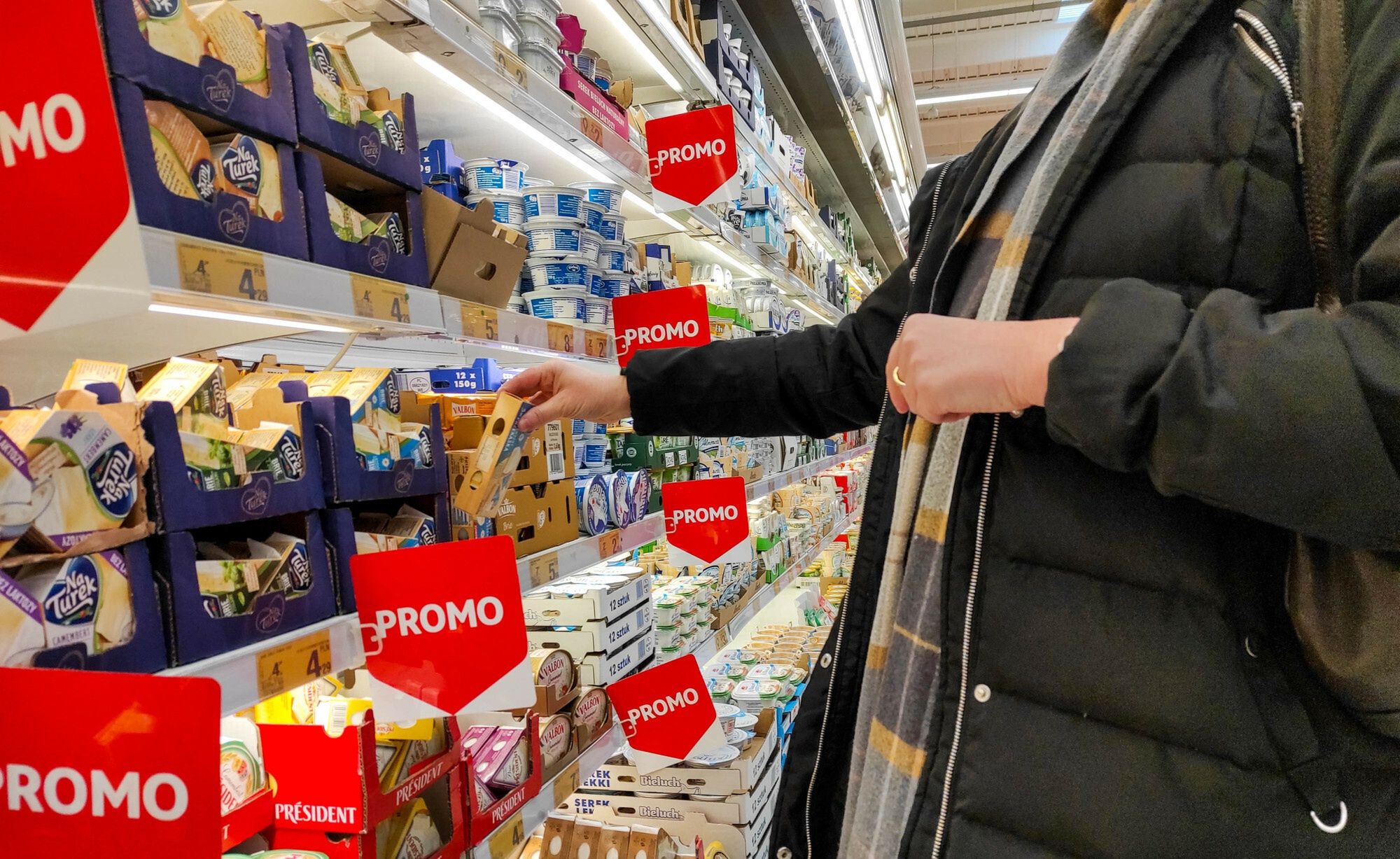Mimo wyjazdu ponad 200 tys. Polaków z Wysp, polskie sklepy i żywność mają się tam dobrze. Niskie ceny przyciągają klientów.