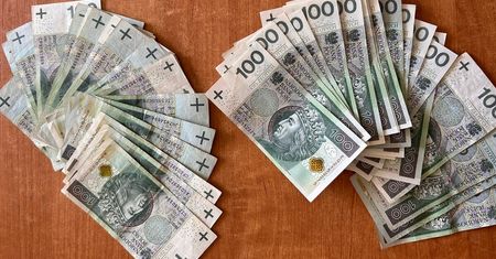 Trzech obywateli Rumunii okradło 76-letniego mieszkańca Piask