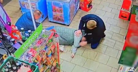 Nagle runęła na ziemię. Natychmiast ruszyli z pomocą. Sceny w Żabce