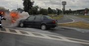 Pożar samochodu osobowego w centrum miasta