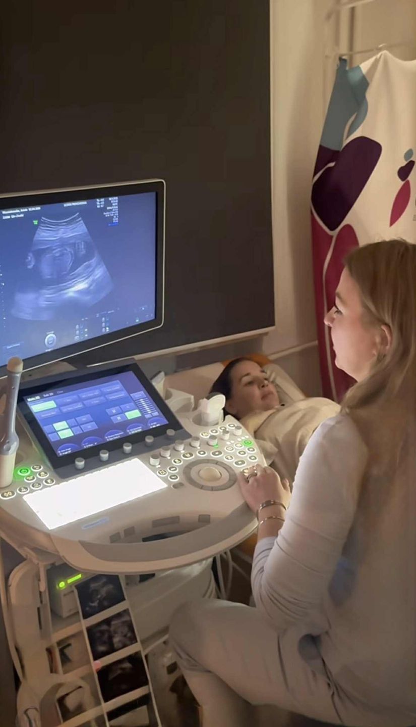 Lil Masti, Mama Ginekolog