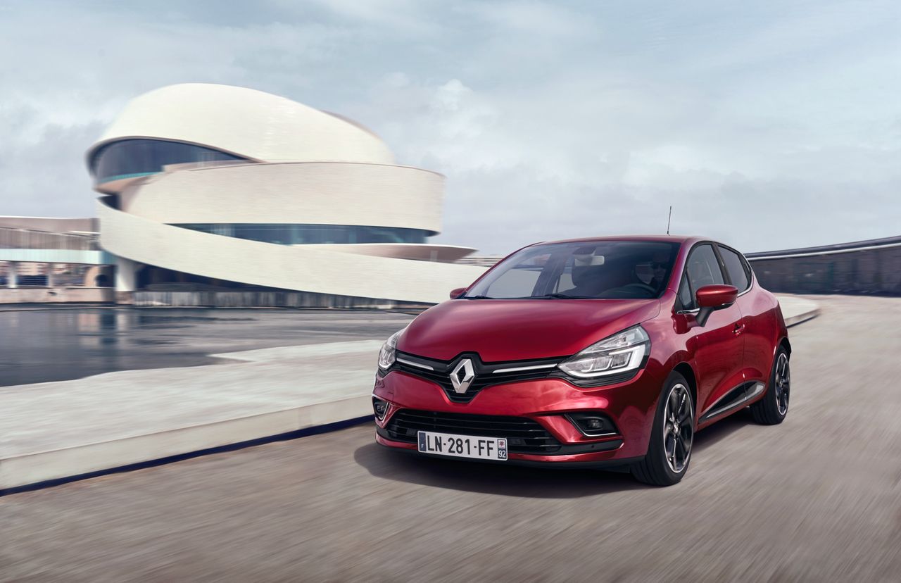 Renault Clio IV zadebiutowało dwa lata przed Corsą, ale jako zupełnie nowy model, a do tego niedawno przeszło facelifting