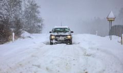 Uderzenie zimy w Małopolsce. Śnieg sparaliżował ruch