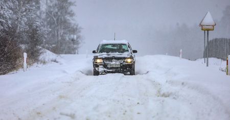 Uderzenie zimy w Małopolsce. Śnieg sparaliżował ruch