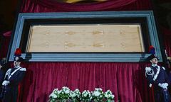 Całun Turyński wystawiony dla wiernych