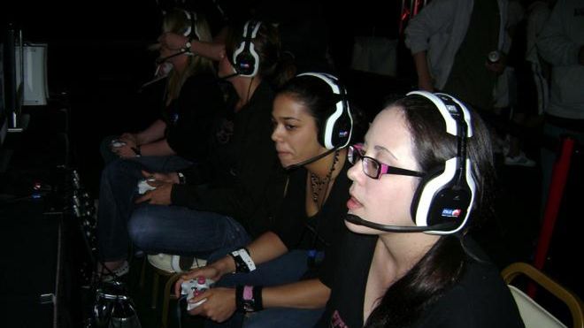 Frag Dolls - mit o grających dziewczynach? 1