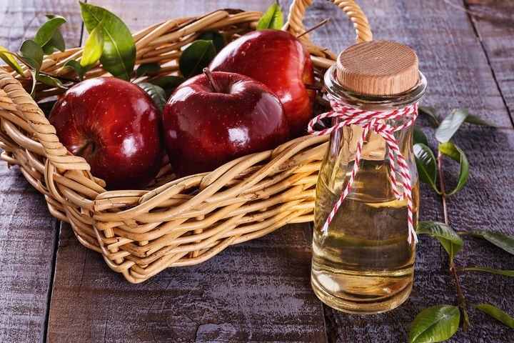 Ocet jabłkowy w naturalny sposób zniweluje przykry zapach potu