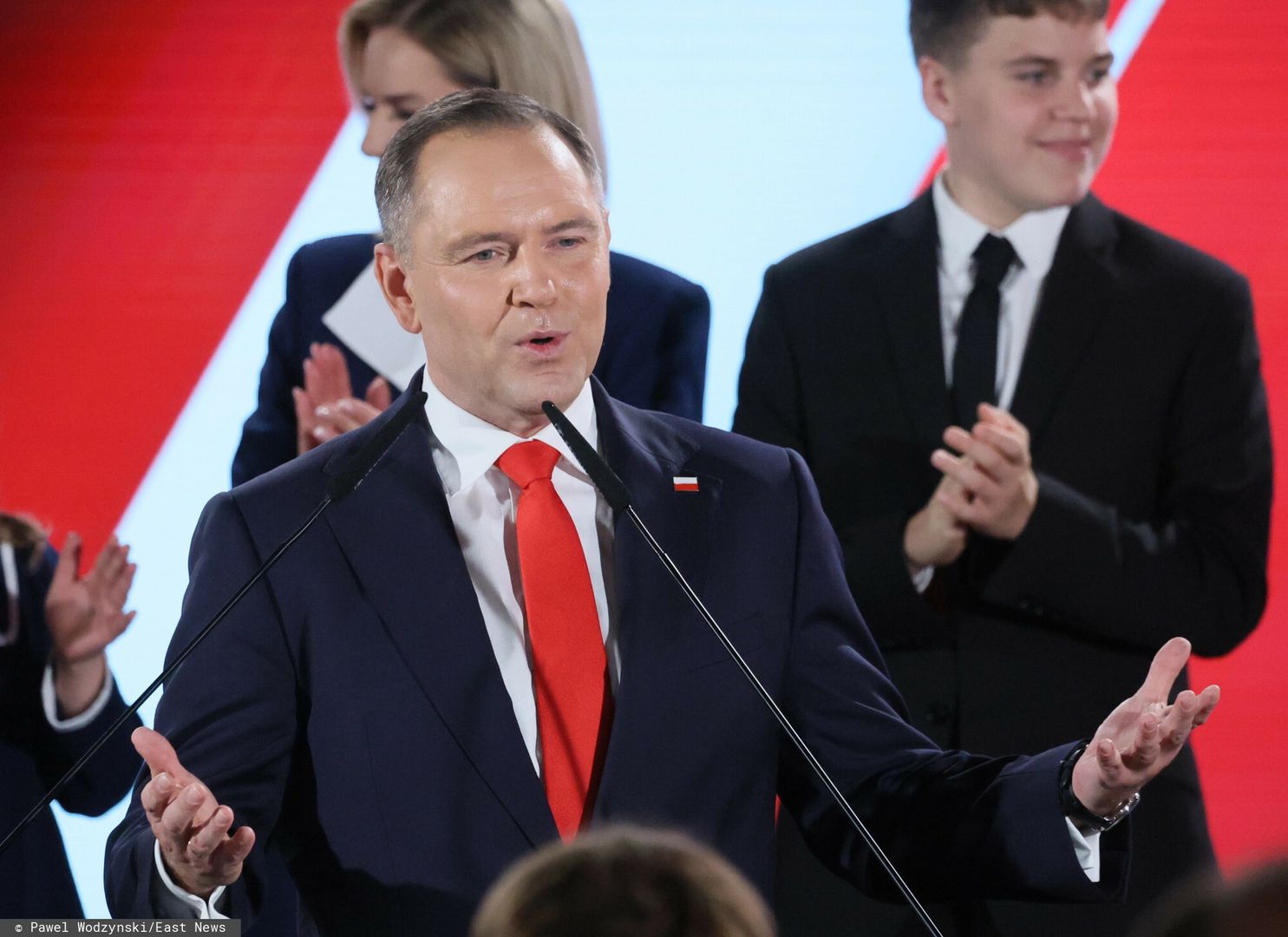 Wiecz�r wyborczy Karola Nawrockiego - druga tura wybor�w prezydenckich 2025
Fot. Pawel Wodzynski/East News, 01.06.2025. Druga tura wyborow prezydenckich 2025. Wieczor wyborczy kandydata PiS Karola Nawrockiego w Malej Warszawie, przy ul. Otwockiej. 
N/z: Karol Nawrocki z rodzina
Pawel Wodzynski
