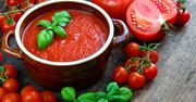 Menu na lato. Gofry cukiniowe z serem, krem z pieczonych pomidorów i szpinakowe muffiny z malinami