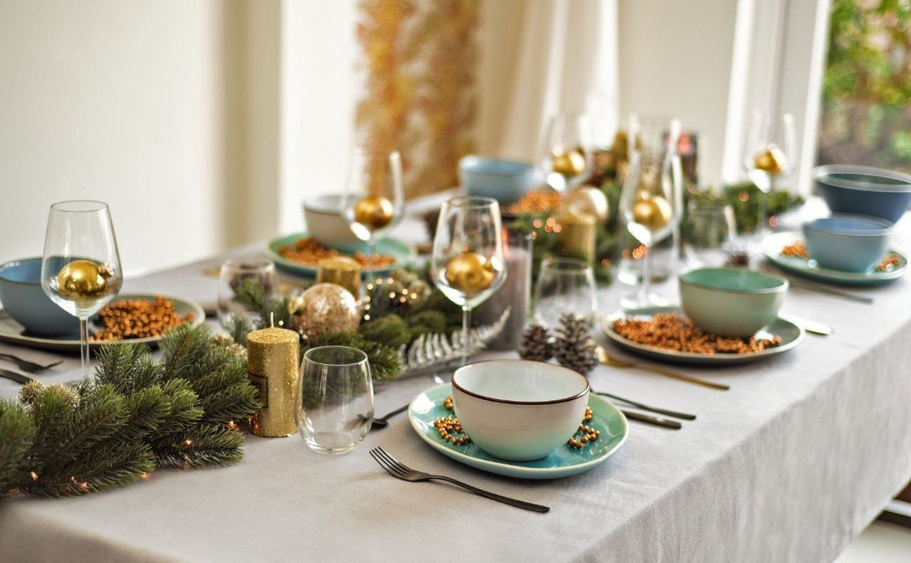 Jak urządzić świąteczny stół? Pomysły, które podbijają Internet