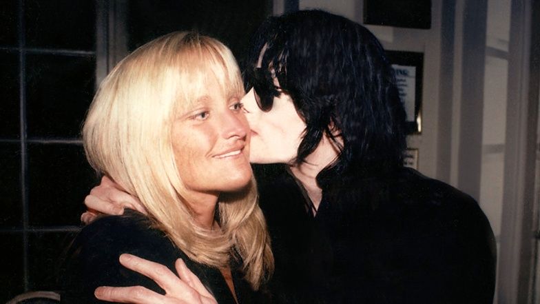 Debbie Rowe przyłapana w Kalifornii. Trudno ją poznać po LATACH