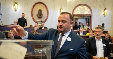Niszczarka pracowała pełną parą. W Śląskiem szukają winnego