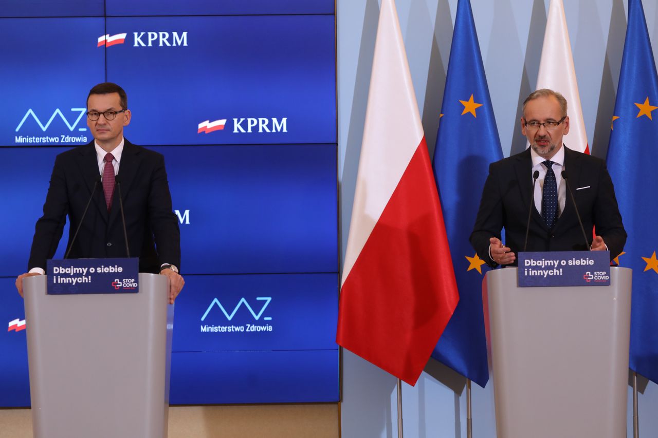 Luzowanie obostrzeń. Premier Morawiecki i minister Niedzielski o decyzjach