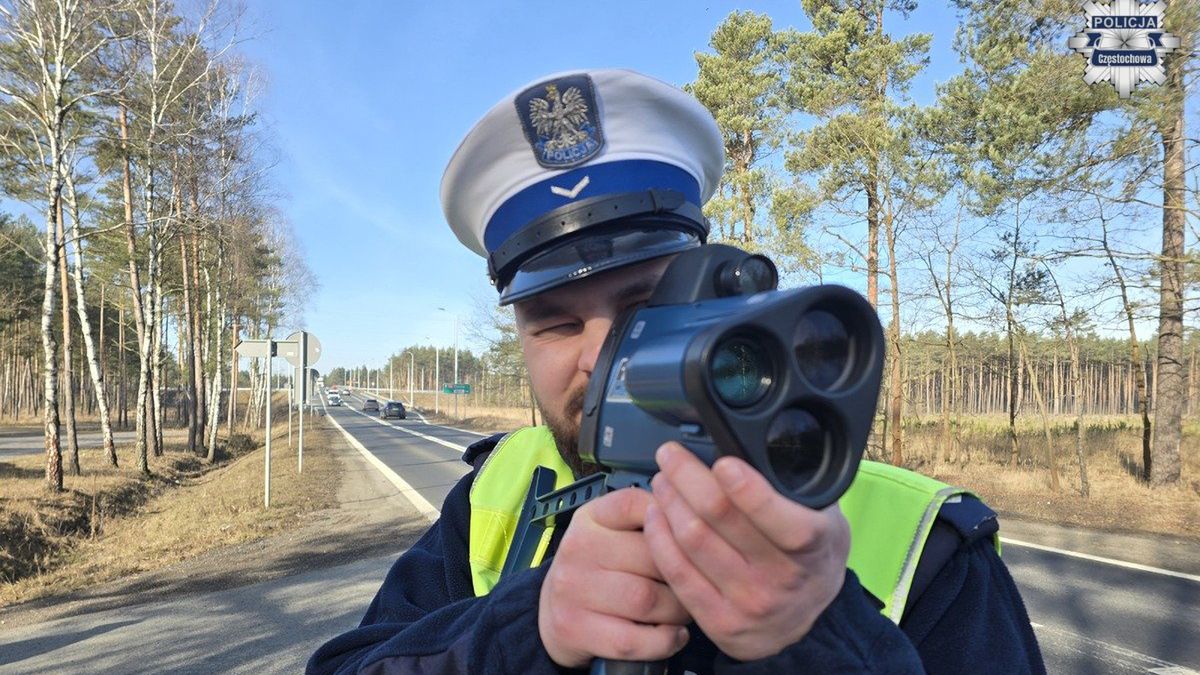 Policjant może też zmierzyć prędkość odjeżdżającego auta
