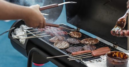 Majówka 2023. Grill na balkonie? Może słono kosztować
