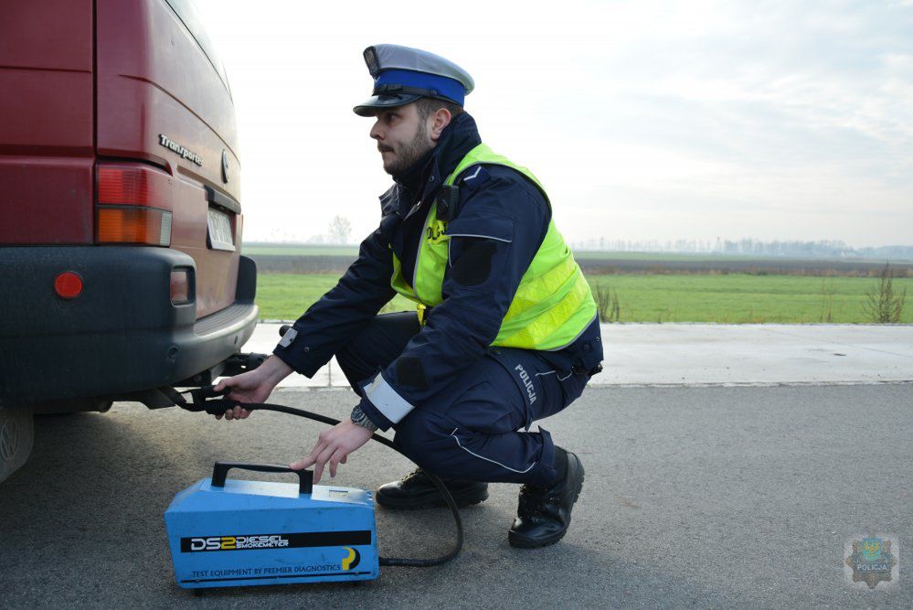 3 tys. dowodów rejestracyjnych policja odebrała za nadmierną emisję spalin. Znacznie więcej było innych wykroczeń