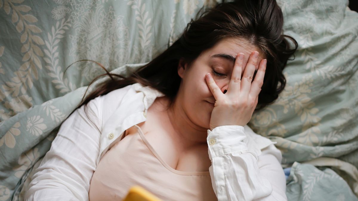 Nocne poty mogą być objawem udaru