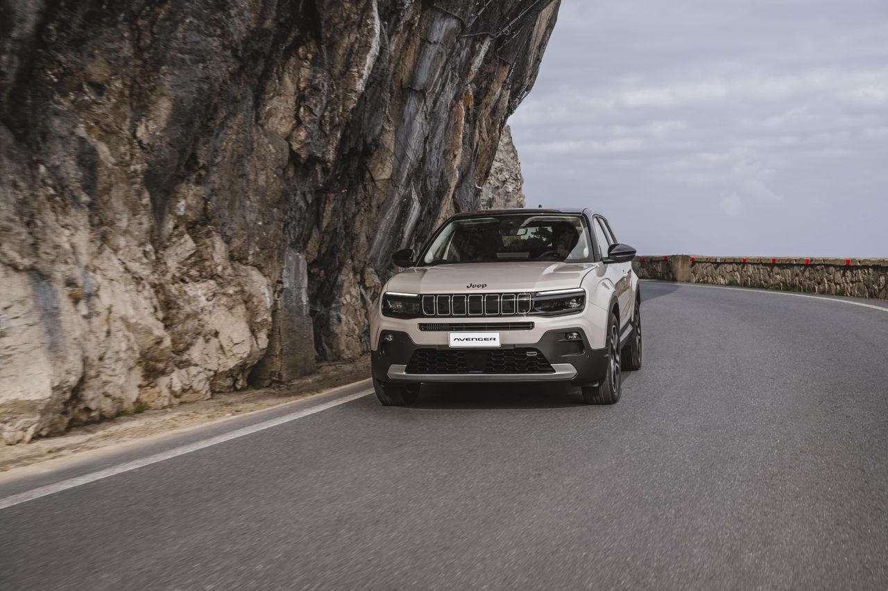 The triumvirate is complete. Jeep Avenger receives a hybrid engine