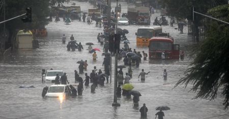 Indie. Monsun nawiedził Bombaj (GALERIA)