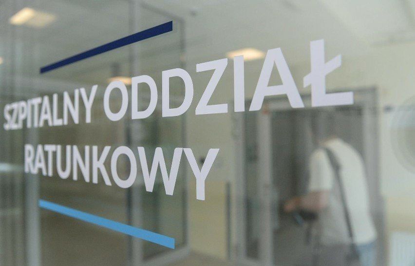 Kobieta zwijała się z bólu, ale nie otrzymała odpowiedniej pomocy.
