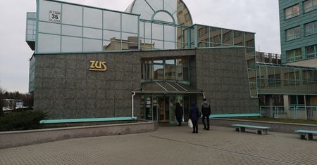 ZUS skraca godziny obsługi klientów w poniedziałki. Do której czynny?