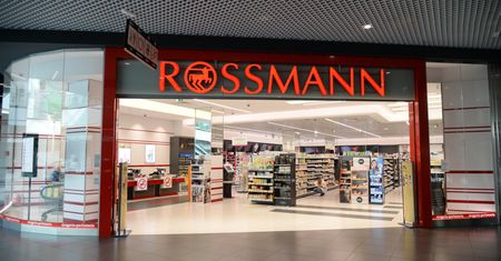 Rossmann wyprzedaje luksusowe perfumy. To ostatni dzień promocji