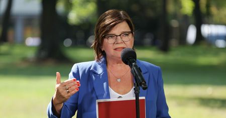 Minister Leszczyna: chcemy odkupić szczepionki na COVID-19 od Łotwy
