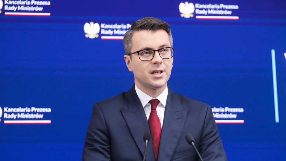 Warszawa, 02.03.2023. Rzecznik prasowy rządu Piotr Mueller podczas konferencji prasowej w siedzibie Kancelarii Prezesa Rady Ministrów w Warszawie, 2 bm. (sko) PAP/Albert Zawada