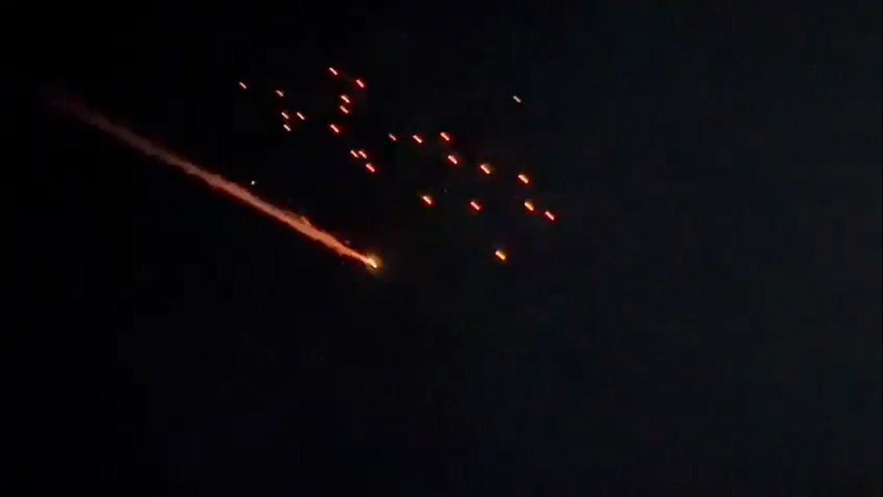 "Deszcz meteorytów" nad Izraelem. Iran znów użył potężnej broni