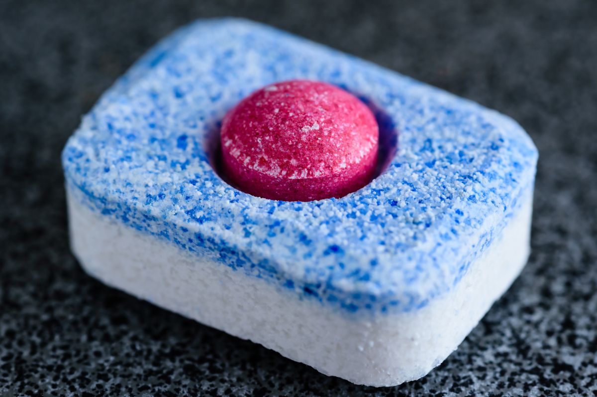 Discover the secret to a spotless oven: Dishwasher tablets