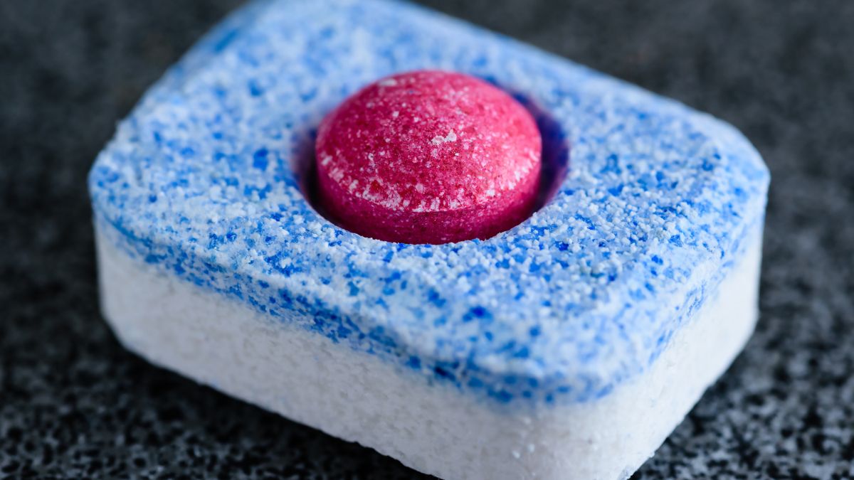 Tabletka do zmywarki pozwoli wyczyścić piekarnik