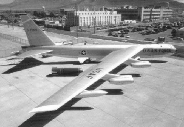 Niezwykłe konstrukcje [cz. 20]. B-52 Stratofortress - 60-letni weteran 32