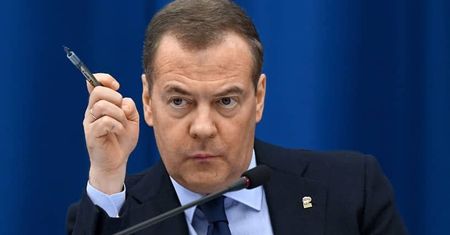 Obrzydliwy wpis. Miedwiediew straszy świat