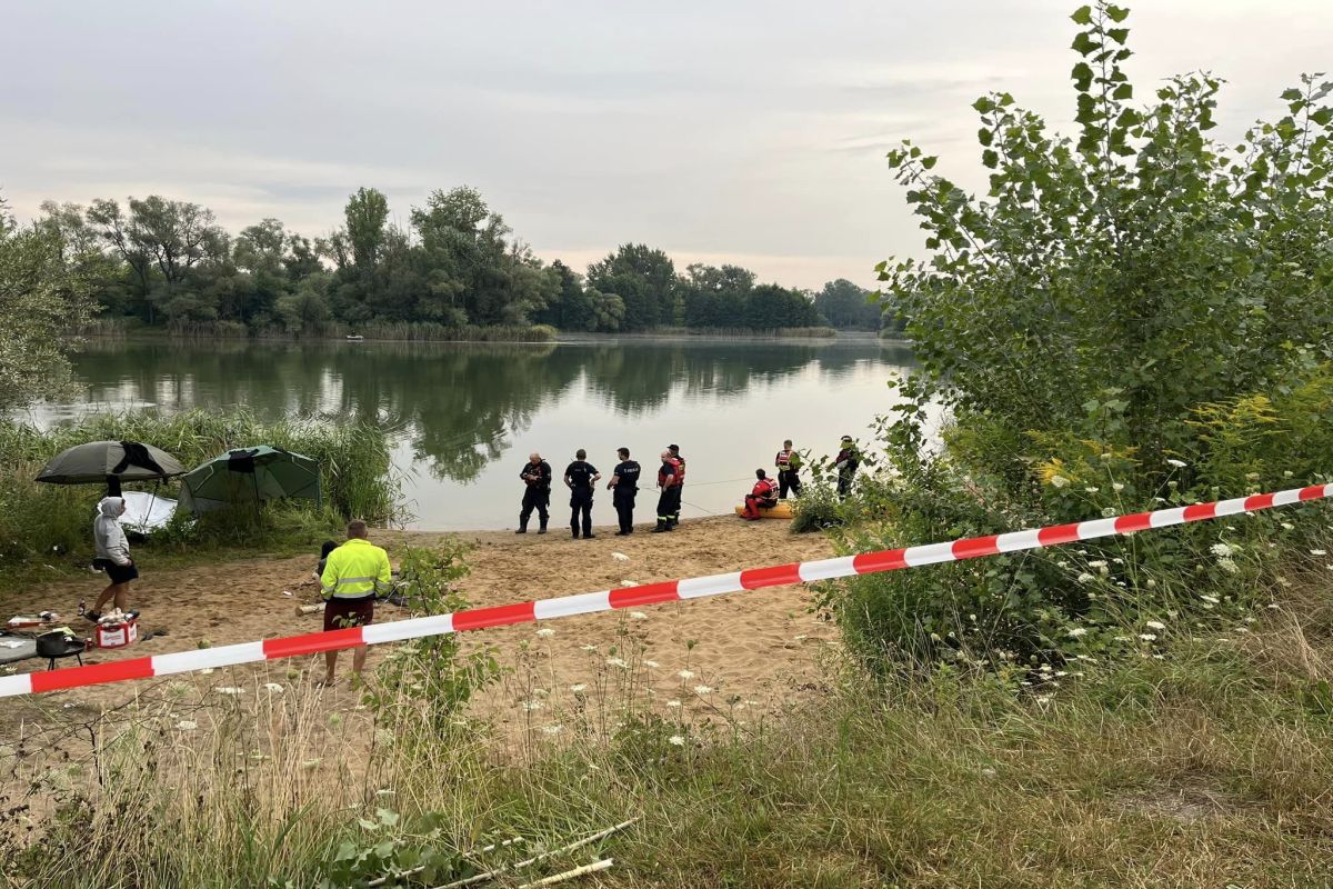 Tragedia w Przylasku Rusieckim. 34-latek poszedł popływać i zniknął pod wodą