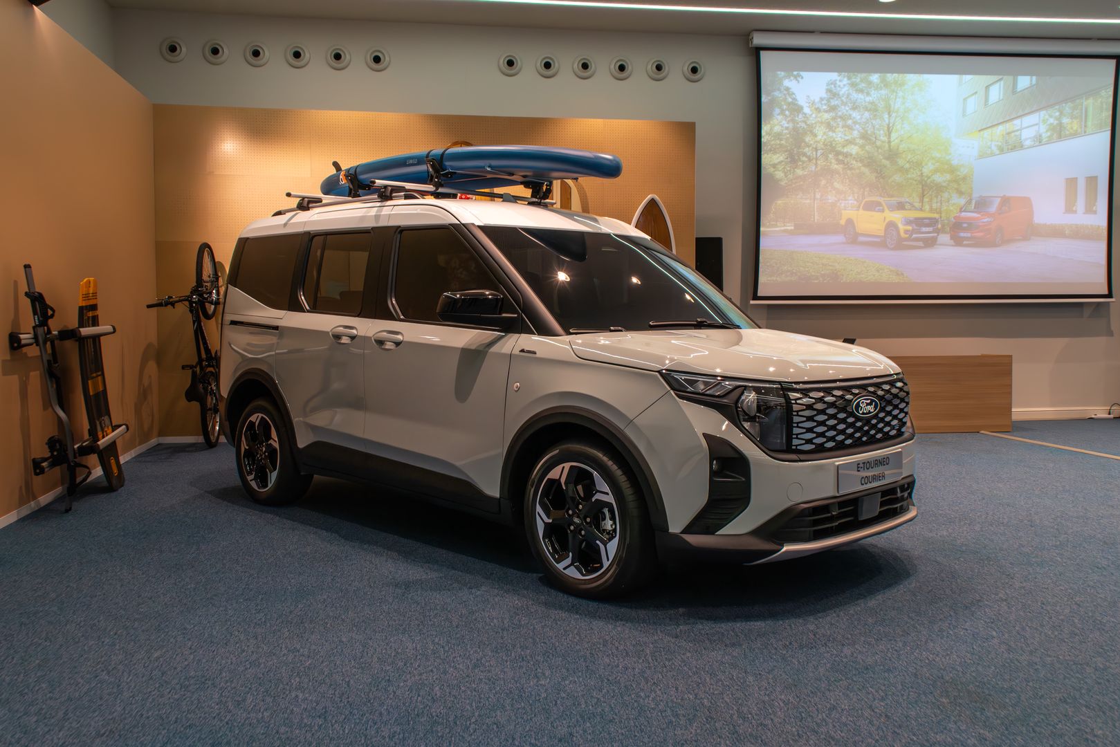 Ford E-Tourneo i E-Transit Courier 2024