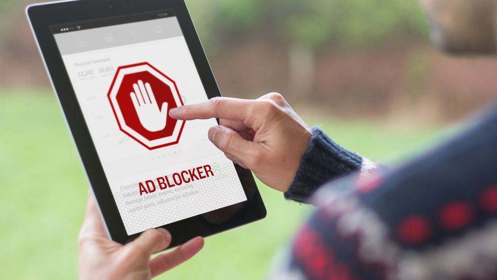 Blokery reklam z niespodzianką (fot. Shutterstock.com)