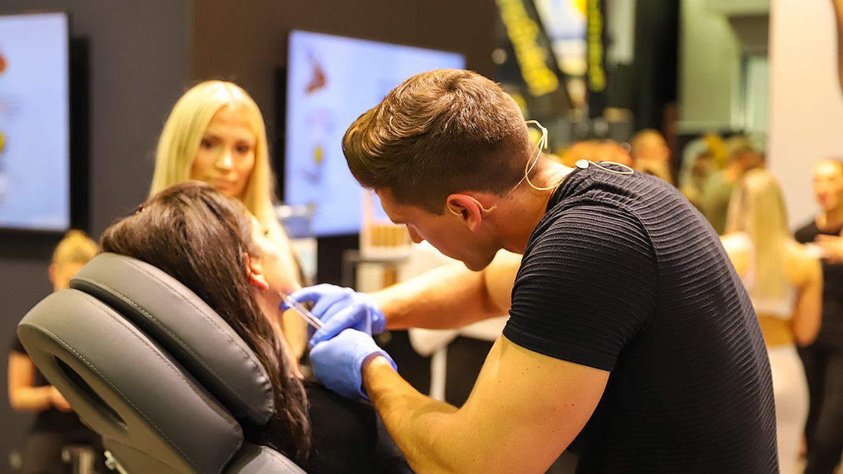 Wyższe ceny i redukcja etatów. Odmrażanie prywatnych usług medycznych. 