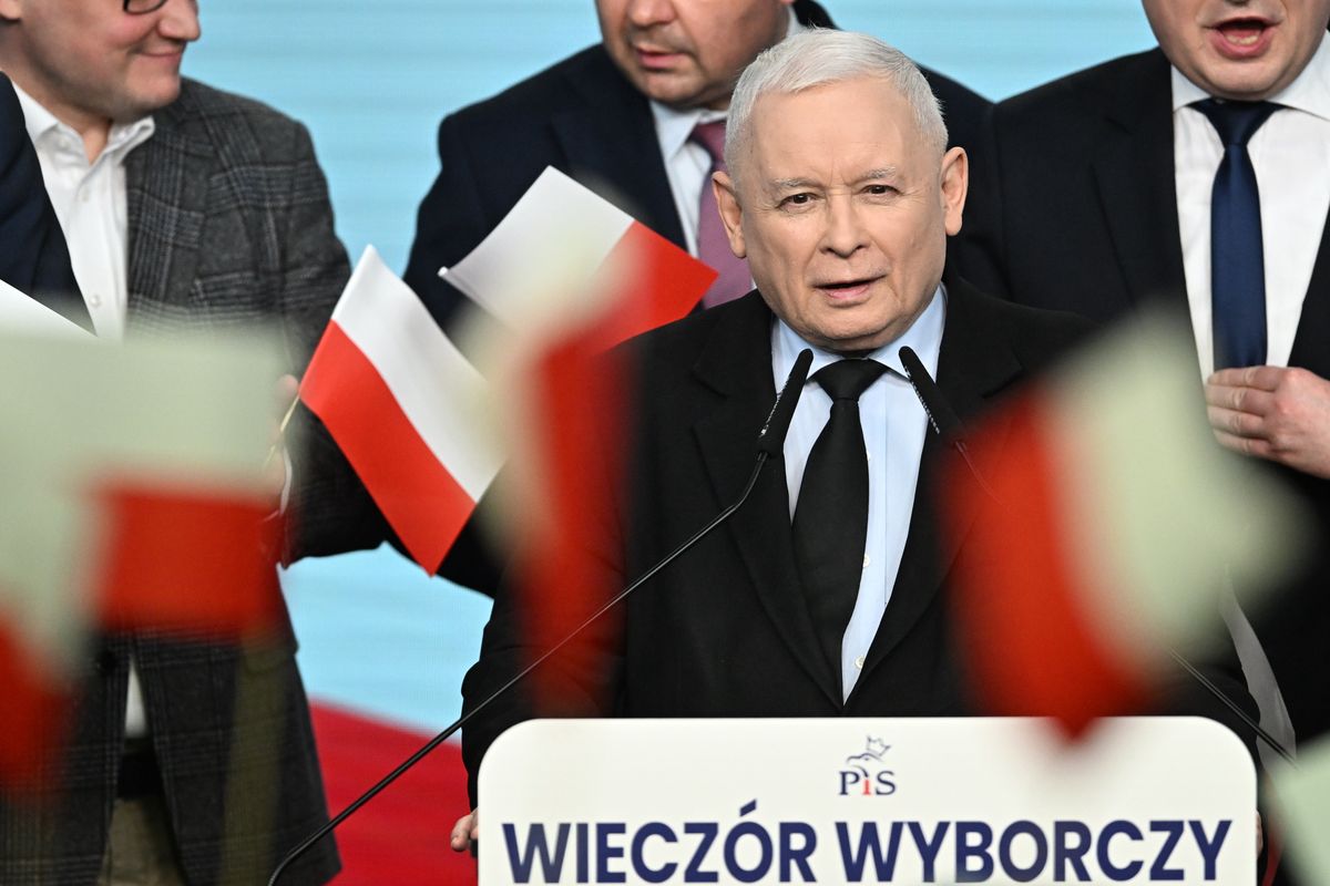 Prezes PiS Jarosław Kaczyński przemawia w siedzibie Prawa i Sprawiedliwości