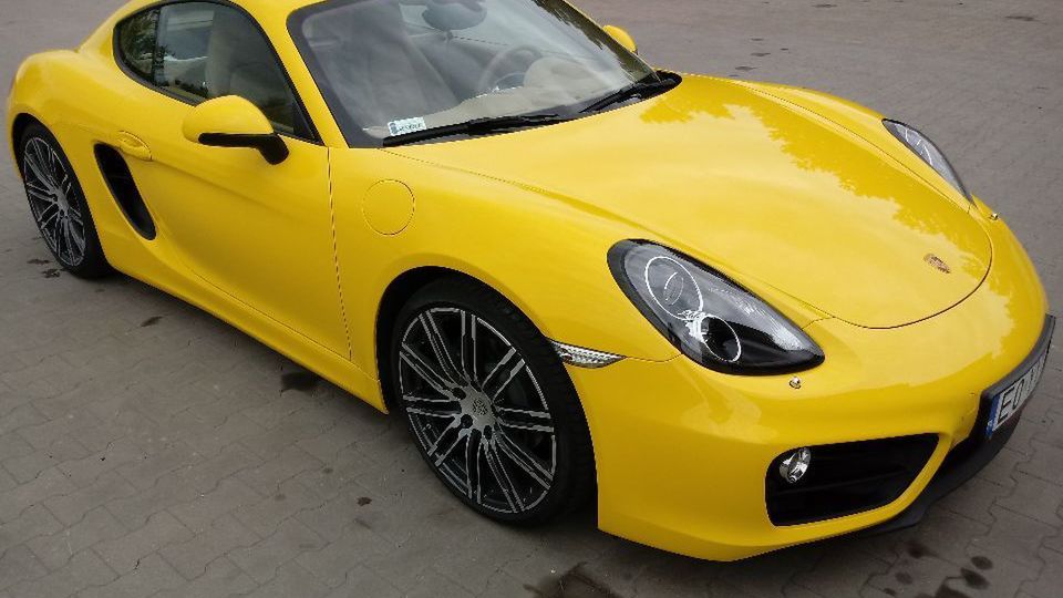 Sprzedawany Cayman jest w podstawowym, żółtym kolorze