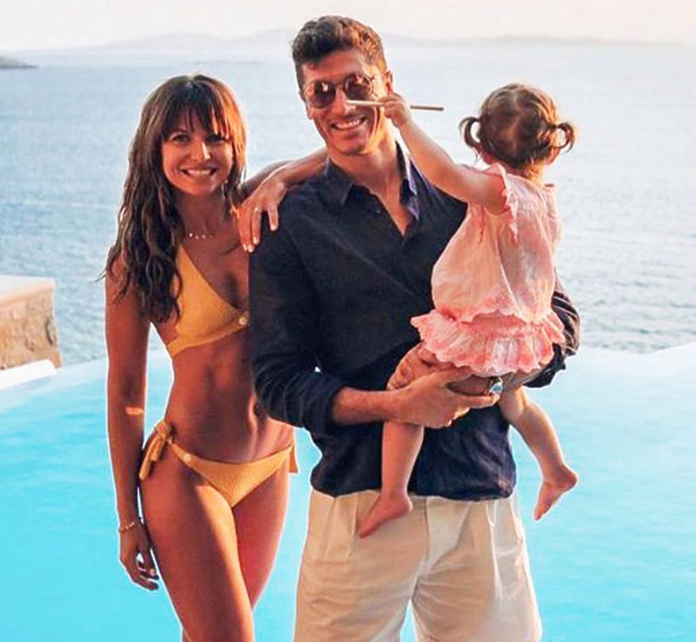 Robert Lewandowski z żoną i córką Klarą