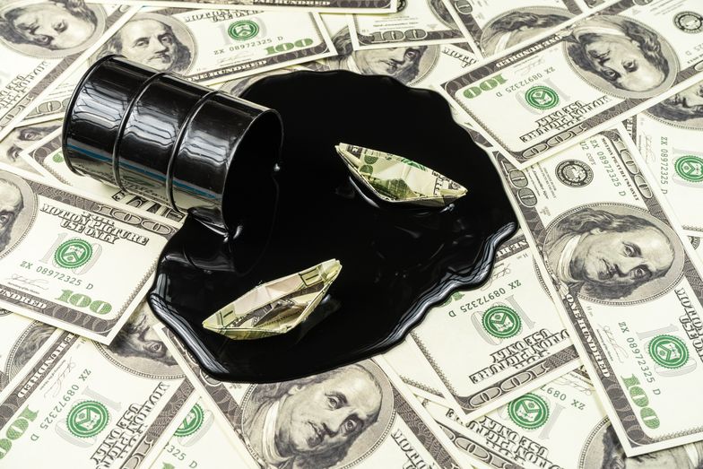 Wariant Delta uderza w gospodarkę USA. Ceny ropy ponownie w dół