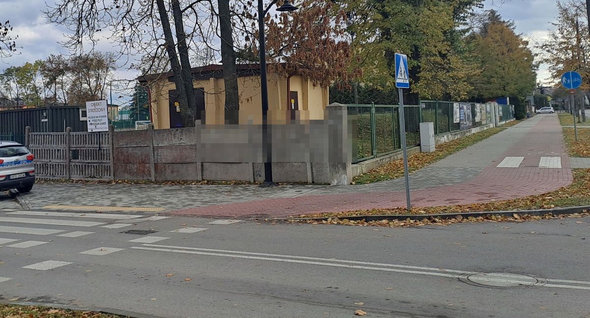 Nietrzeźwy motorowerzysta zderzył się z rowerzystą. Jedna osoba trafiła do szpitala (zdjęcia)