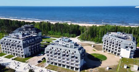 W Polsce bliżej plaży już się nie da. Hotel nad samym morzem, w tym miejscu nie ma tłumów