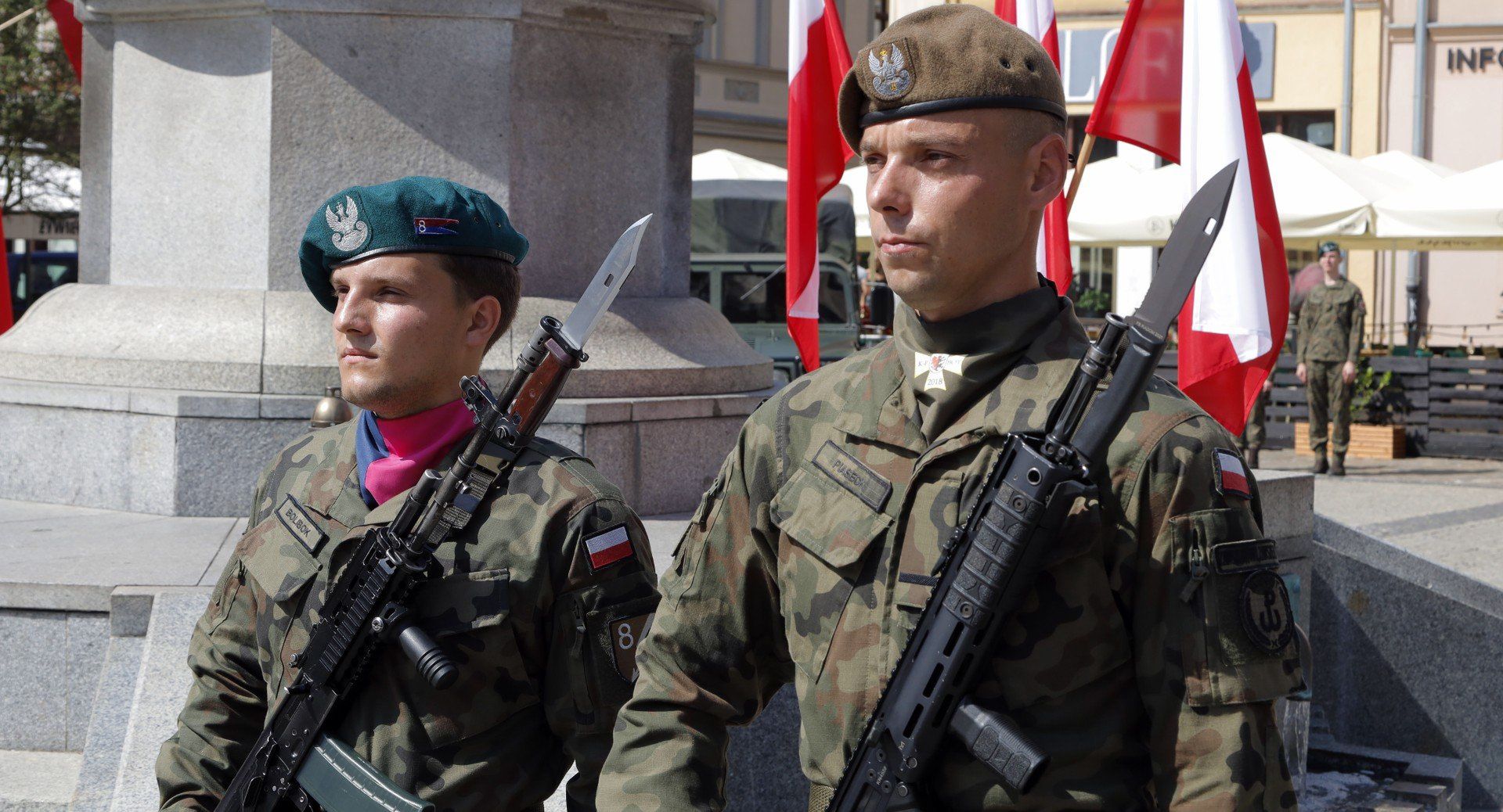 Uroczysty wojskowy apel na grudziądzkim rynku