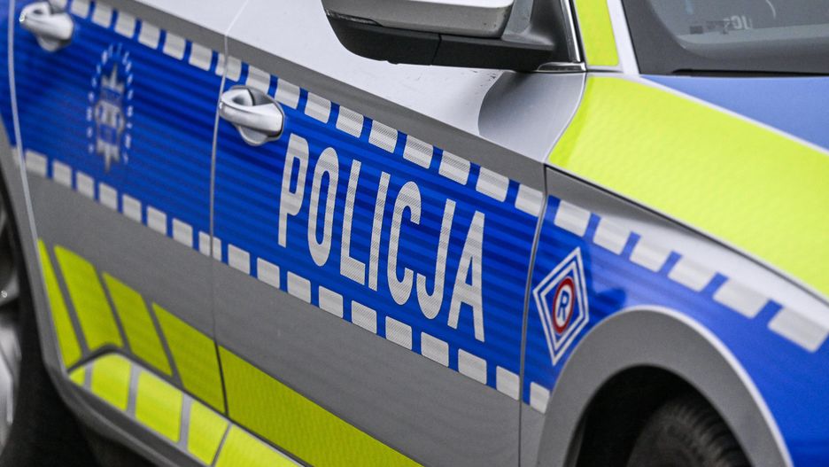 policja
Rzesz�w, 08.11.2024. Policja w kolumnie z limuzyn� prezydenta RP Andrzeja Dudy podczas jego wizyty w siedzibie Politechniki Rzeszowskiej w Rzeszowie, 8 bm. PAP/Darek Delmanowicz
Darek Delmanowicz
andrzej duda, auto, ilustracja, ilustracje, kogut, kolumna, limuzyna, mercedes, ochrona, ochroniarze, policja, polityka, prezydencka, prezydent, rp, samoch�d, sop, s�u�ba ochrony pa�stwa, w kolumnie, wizyta