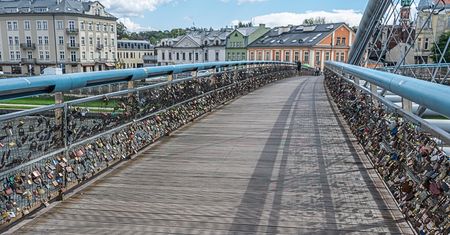 Przez zakochanych trzeba remontować most. Zdejmą kłódki wieszane na znak miłości