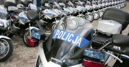 Policja z lepszymi samochodami i motocyklami